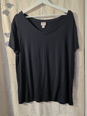 Mossimo Supply Co. Black V-Neck Short Sleeve Tee